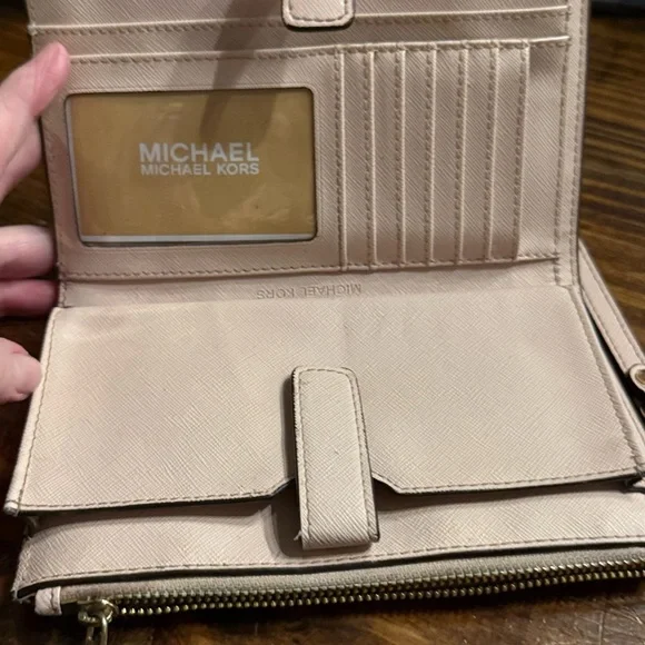 Michael Kors Light Pink Wristlet - Picture 15 of 16